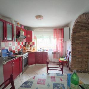 Matulji - okolica, Zvoneća, kuća u nizu s garažom