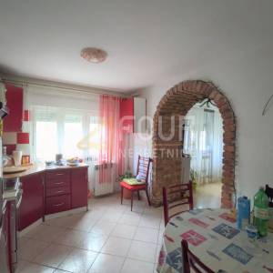 Matulji - okolica, Zvoneća, kuća u nizu s garažom