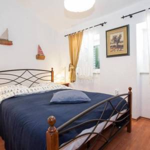 Matulji, Veli Brgud, kamena kuća s bazenom