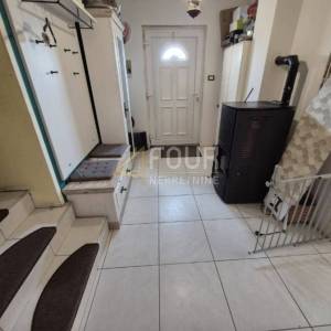 Mavrinci, 230m2, samostojeća kuća - 3 stana