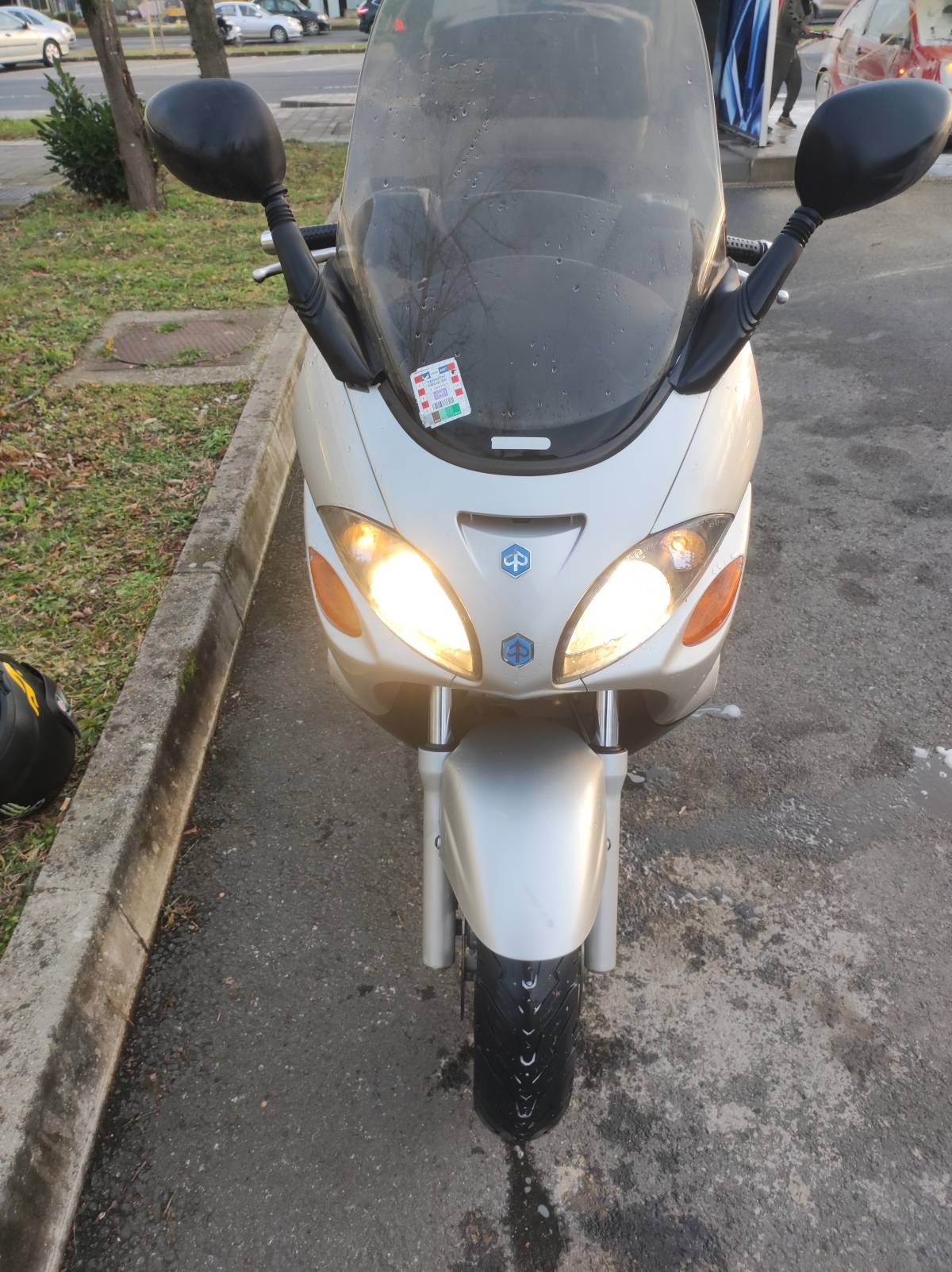 Maxi skuter Piaggio X9 180ccm