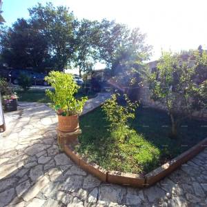 MEDULIN – AUTENTIČNA ISTARSKA KUĆA (KAŽUN) SA VRTOM, 600 M OD MORA