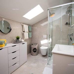 Medulin. Mukalba. Moderan apartman sa velikom terasom i pogledom na more.