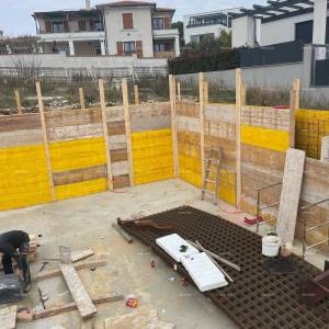Medulin, Mukalba, započeta gradnja stambenog objekta sa tri luksuzna apartmana.
