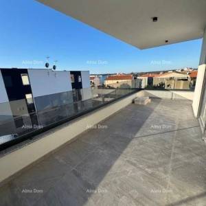 Medulin, novogradnja – stan s pogledom na more, 350 m od mora
