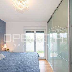 Moderan dvosoban stan s vrtom, 75 m², 300 m od mora, Zaton, Nin