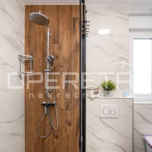 Moderan dvosoban stan s vrtom, 75 m², 300 m od mora, Zaton, Nin
