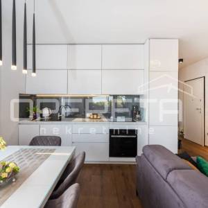 Moderan dvosoban stan s vrtom, 75 m², 300 m od mora, Zaton, Nin