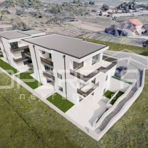 Moderan penthouse na zadnjem katu stambene zgrade  123m2