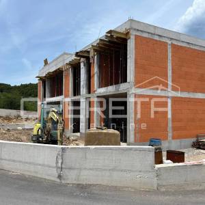 Moderna duplex kuća s bazenom i krovnom terasom u Vodicama
