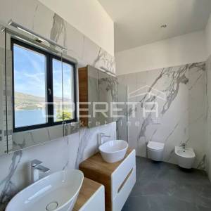 Moderna vila, četrta vrsta do morja, 361 m² neto
