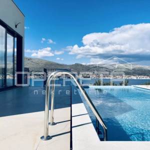 Moderna vila drugi red do mora, 315m2 neto