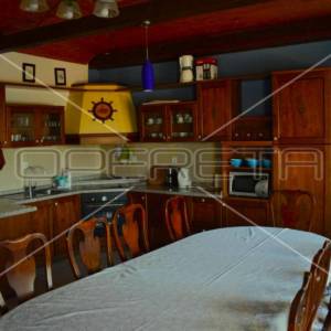 Moderna vila na Korčuli – 6 spavaćih soba, 3 kuhinje i privatni bazen
