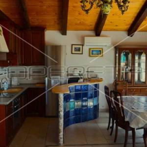Moderna vila na Korčuli – 6 spavaćih soba, 3 kuhinje i privatni bazen