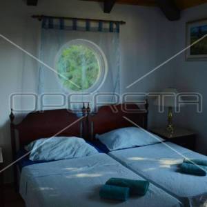 Moderna vila na Korčuli – 6 spavaćih soba, 3 kuhinje i privatni bazen