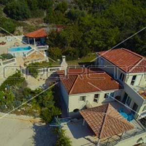 Moderna vila na Korčuli – 6 spavaćih soba, 3 kuhinje i privatni bazen