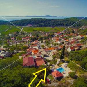 Moderna vila na Korčuli – 6 spavaćih soba, 3 kuhinje i privatni bazen