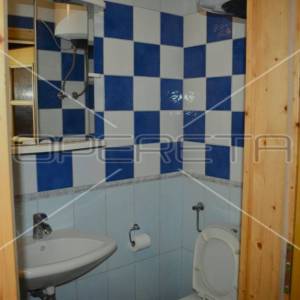 Moderna vila na Korčuli – 6 spavaćih soba, 3 kuhinje i privatni bazen