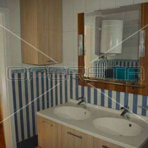 Moderna vila na Korčuli – 6 spavaćih soba, 3 kuhinje i privatni bazen
