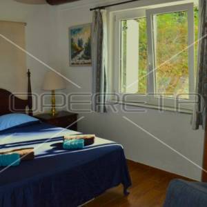 Moderna vila na Korčuli – 6 spavaćih soba, 3 kuhinje i privatni bazen