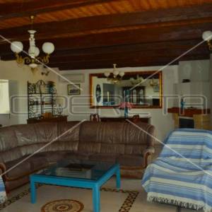 Moderna vila na Korčuli – 6 spavaćih soba, 3 kuhinje i privatni bazen