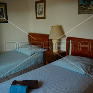Moderna vila na Korčuli – 6 spavaćih soba, 3 kuhinje i privatni bazen