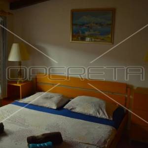 Moderna vila na Korčuli – 6 spavaćih soba, 3 kuhinje i privatni bazen