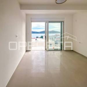 Moderna vila s bazenom i pogledom na more – 150 m od plaže