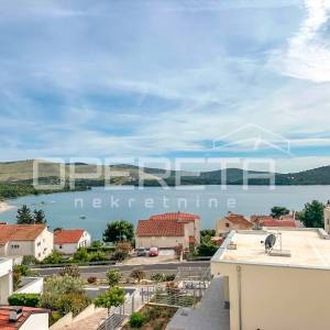 Moderna vila s bazenom i pogledom na more – 150 m od plaže