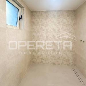 Moderna vila s bazenom i pogledom na more – 150 m od plaže