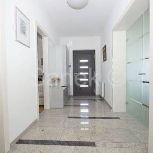 Moderna vila u Samoboru