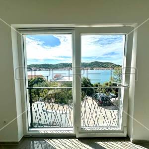 Moderni stan s panoramskim pogledom na more u Tisnom, 56,47 m2