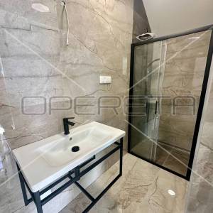 Moderni stan s panoramskim pogledom na more u Tisnom, 56,47 m2