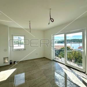 Moderni stan s panoramskim pogledom na more u Tisnom, 56,47 m2