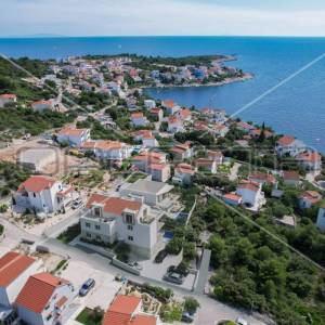 Moderni stan s terasom i pogledom na more u Stivašnici, 79,60 m2