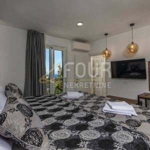 Mošćenička Draga, luksuzna novogradnja, 430m2, bazen, sauna, prostrana okućnica