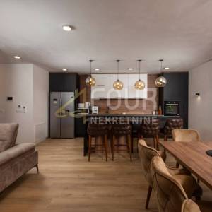 Mošćenička Draga, luksuzni višeetažni stan, 221.20m2, 3s+db, bazen, sauna