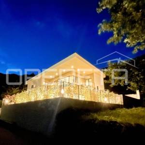 Mošćenička Draga – Moderna vila s bazenom, 10 minuta od mora