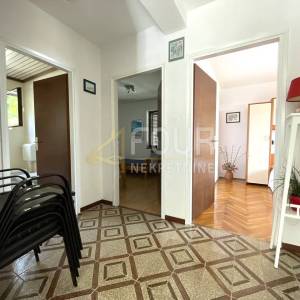 Mošćenička Draga, Mošćenice, adaptirana kuća s pogledom na more
