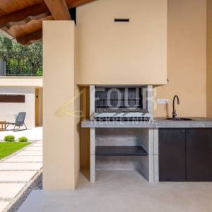 Mošćenička Draga, vila s bazenom, pogled na more