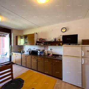 Na prodaju apartman u Dugoj Uvali – blizina plaže!