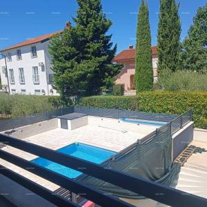 NA PRODAJU – dvojna kuća i garsonjera u Novigradu, 135 m2