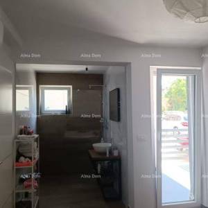 NA PRODAJU – dvojna kuća i garsonjera u Novigradu, 135 m2