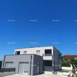 NA PRODAJU – dvojna kuća i garsonjera u Novigradu, 135 m2
