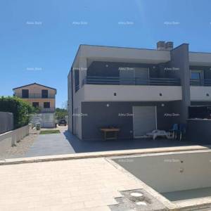 NA PRODAJU – dvojna kuća i garsonjera u Novigradu, 135 m2