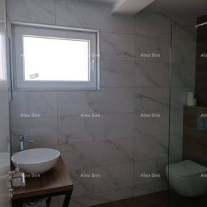 NA PRODAJU – dvojna kuća i garsonjera u Novigradu, 135 m2