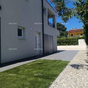 NA PRODAJU – dvojna kuća i garsonjera u Novigradu, 135 m2