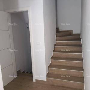 NA PRODAJU – dvojna kuća i garsonjera u Novigradu, 135 m2
