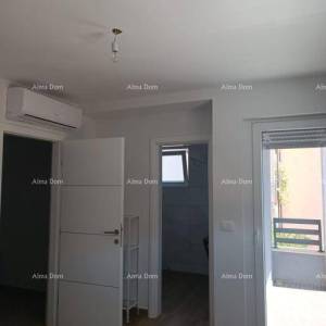 NA PRODAJU – dvojna kuća i garsonjera u Novigradu, 135 m2