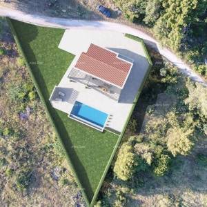 Na prodaju građevinsko zemljište s projektom kuće i bazenom – Vrh, Kaštel, Buje